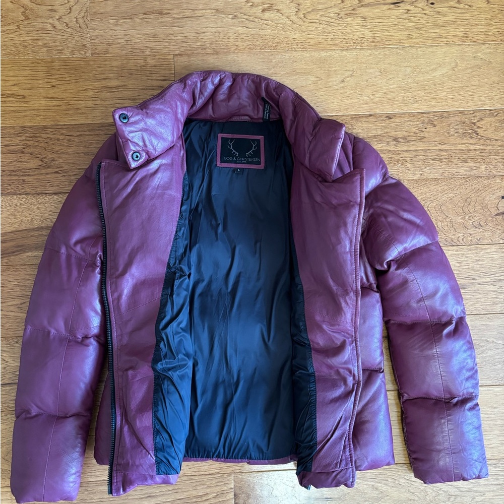 Elegant Women's Plum Puffer Jacket - Picture 4 of 4